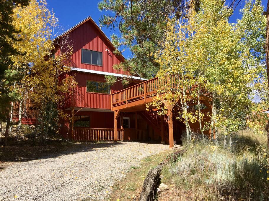 Leadville in the fall. Main home is accessed from the deck. The apartment door is at the driveway level. Indoor stairs connects them.