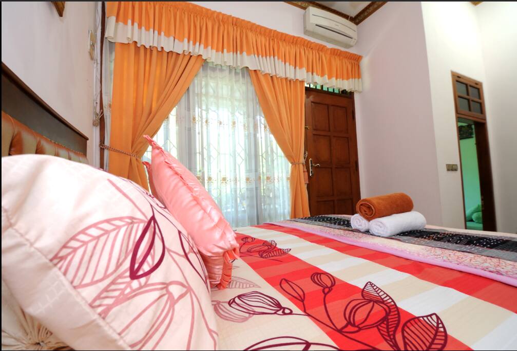 Main bedroom with direct access to verandah with private entrance. There's an adjacent room can be used as chilren's room or working room.