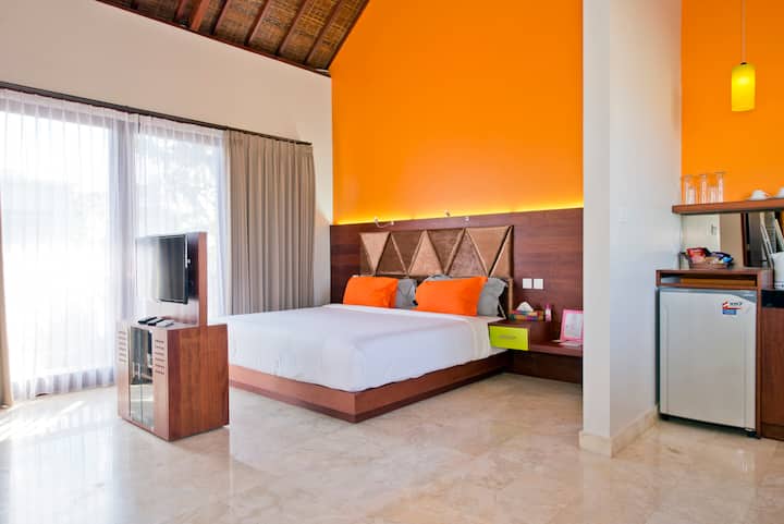 חדר כתום עם מרפסת