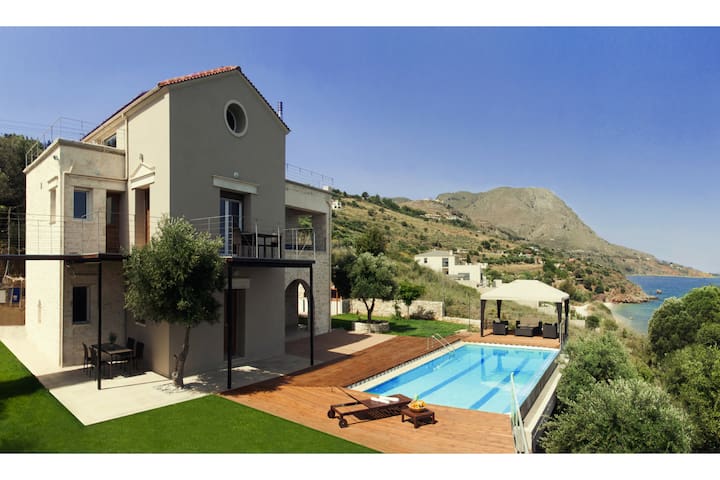 Arcolios Epavlis Private Beach