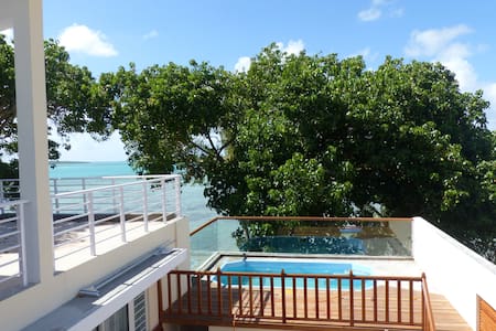 Villa la Perle, piscine privée, vue sur le lagon