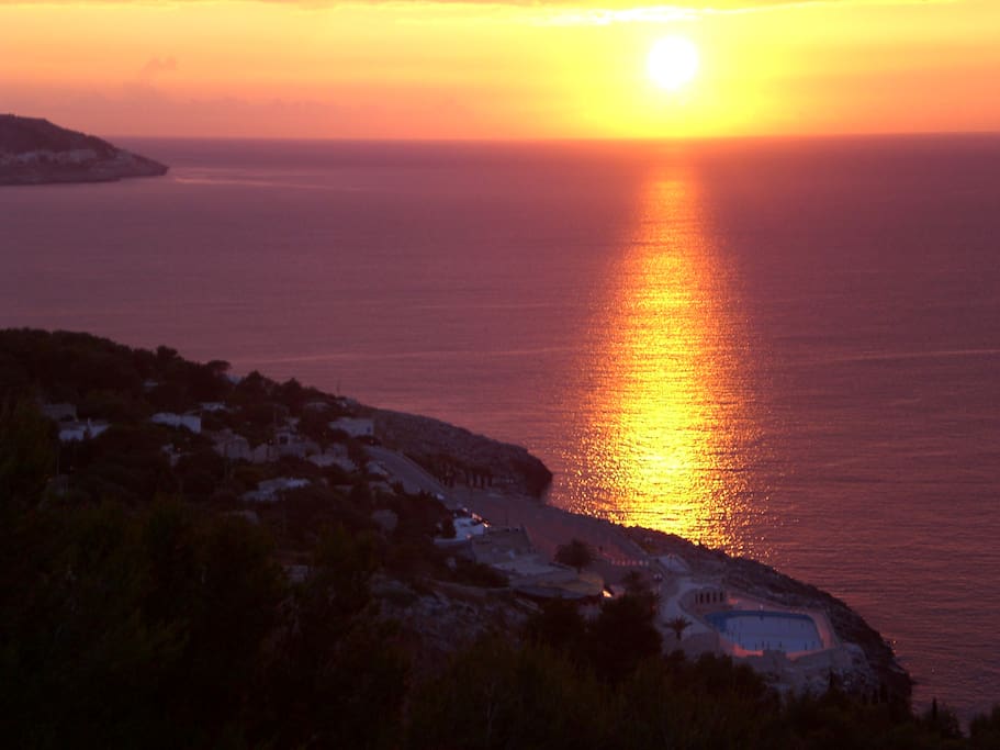 L'alba....siamo di fronte all'albania e all'isola di Fano