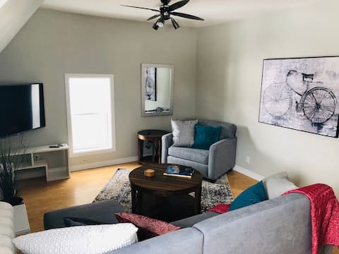 Top performing Airbnb: Spacious Private Haven (2 Bdrm) - Downtown Ch’town in Queens