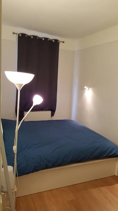 Spacious bedroom with a king size bed, and big windoms.