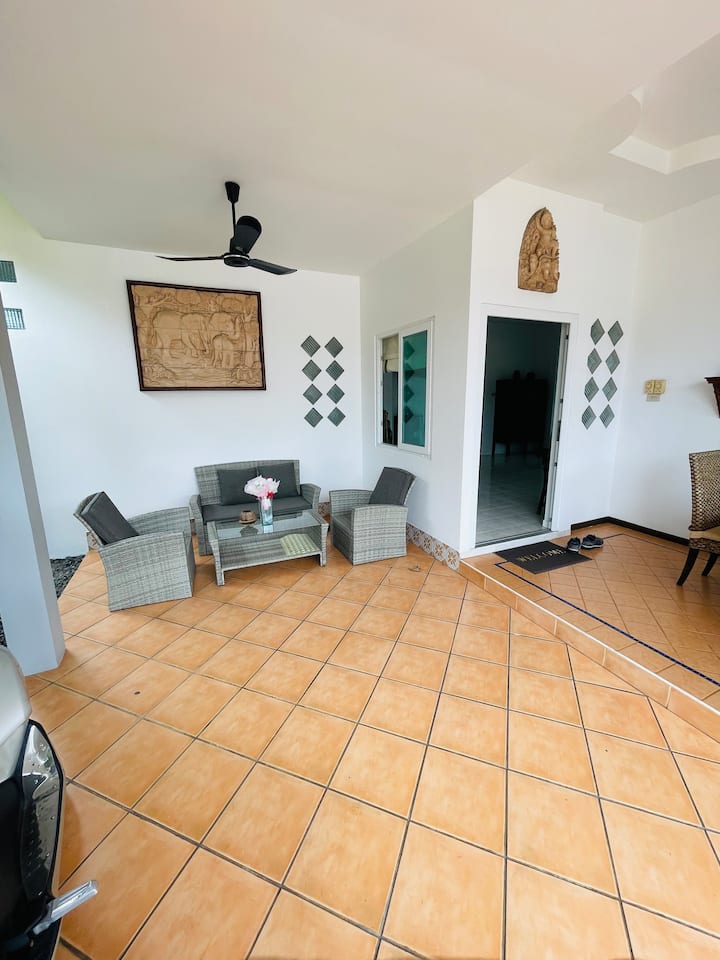 Beautiful House With Private Pool And Jacuzzi - Pattaya City