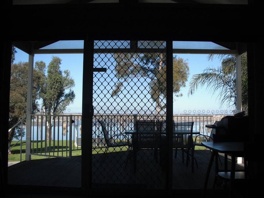 Cabin ncludes double storey cabins with absolute waterfront locations, elevated cabins to enhance views across the Kiffens nature reserve and pool side settings.