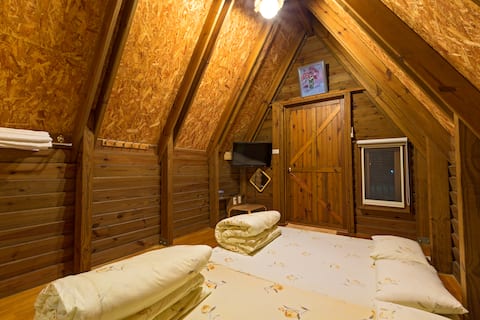 Hualien Taroko YU's B&B Hexagon Quadruple Room Cabin