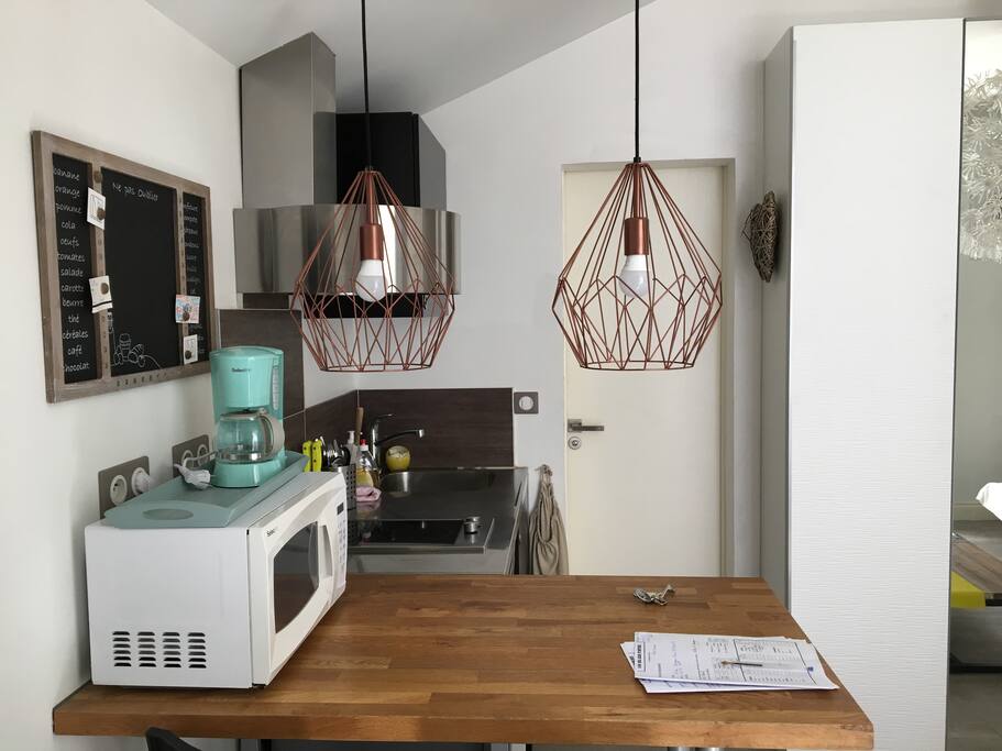 cuisine équipée avec coin repas