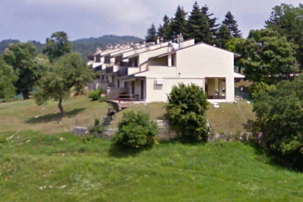 the complex ( in front you have the lake behind the mountains!)