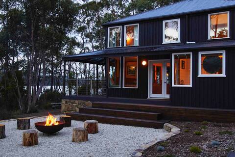 The Voyager - Luxury Waterfront Cabin