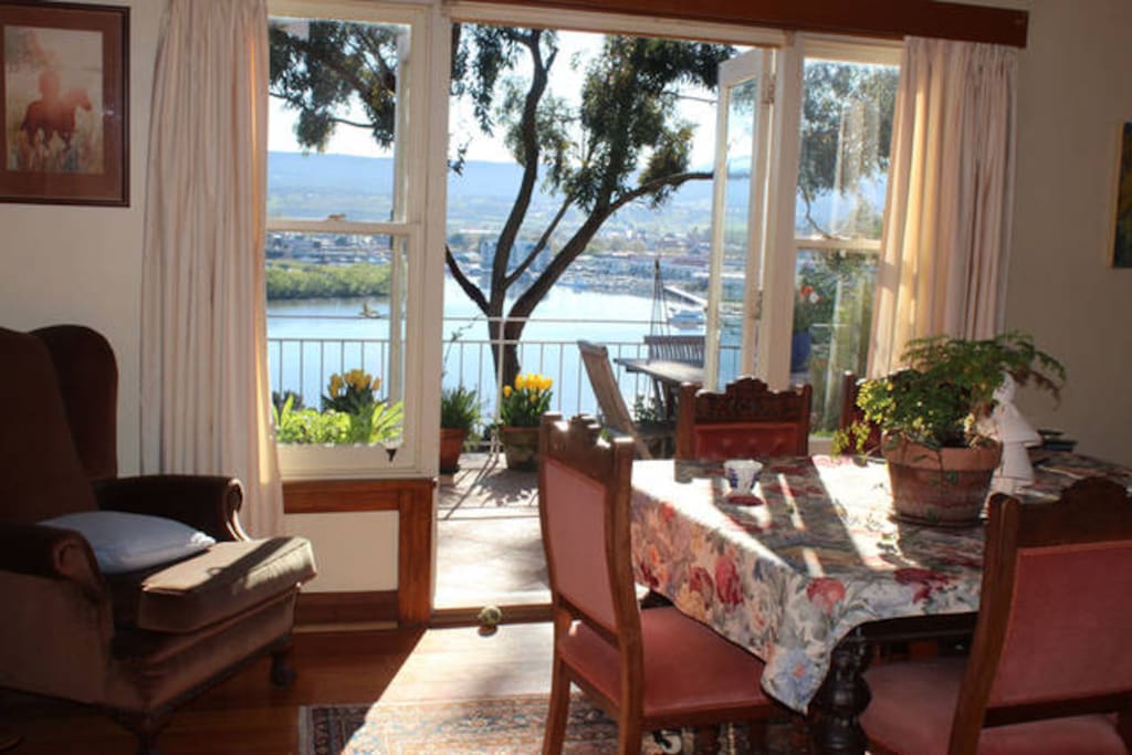 Dining room/breakfast table and other meals to