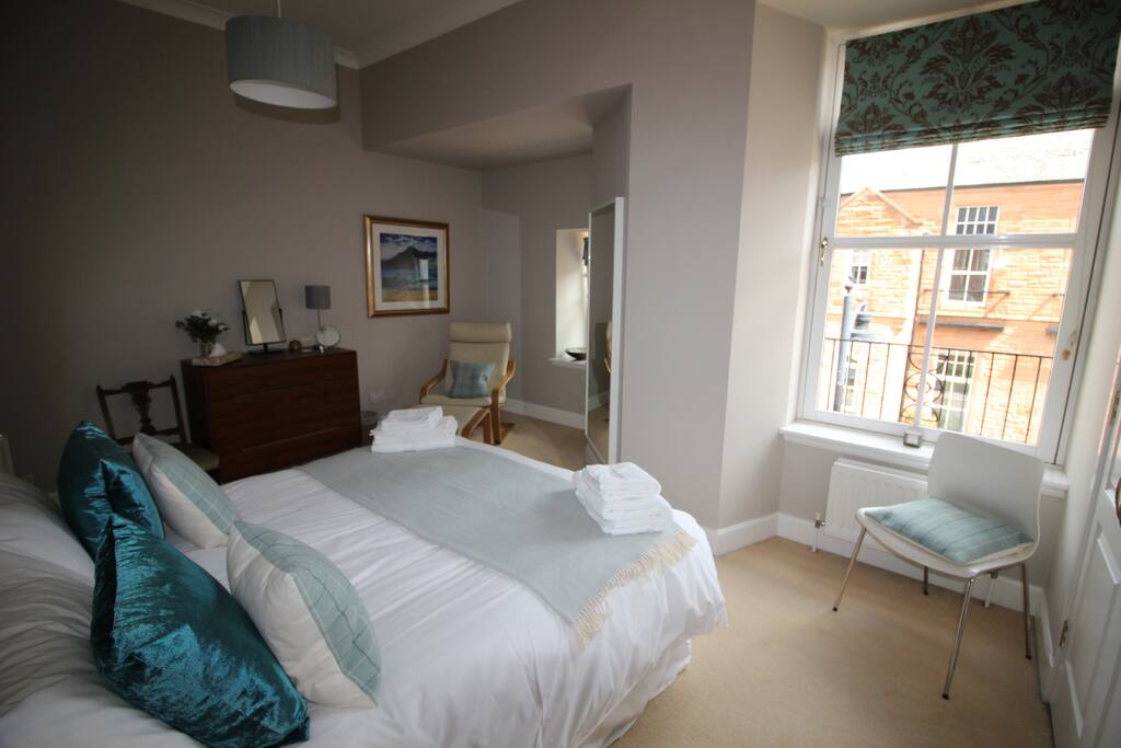 Guest bedroom