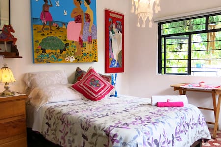 Habitación en casa de pintora