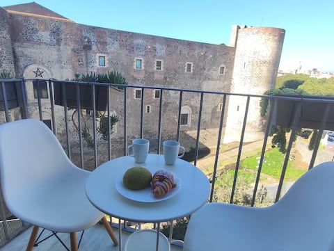 Bright apartment in the heart of Catania-Quarters4
