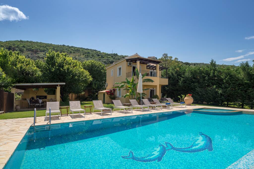 Beach House Villa Apraos Kalamaki pool area