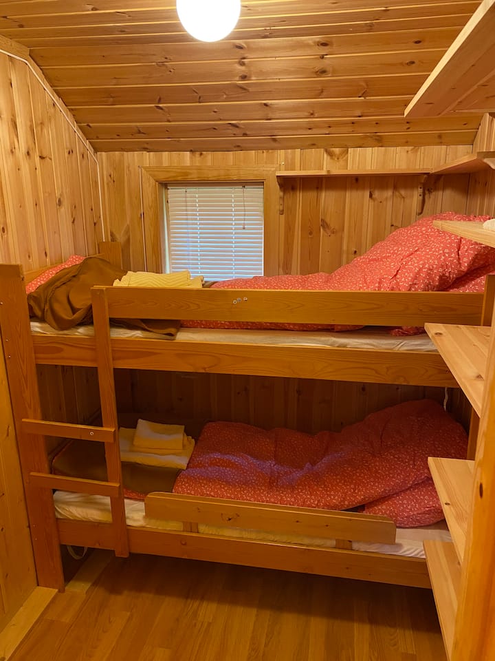 Სამზარეულოს საწოლები ჩვეულებრივზე ოდნავ მოკლეა. 177 სმ. 