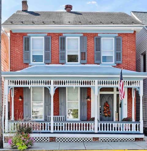 5 Min To Hershey w/ Firepit & Grill- Walk To Food!