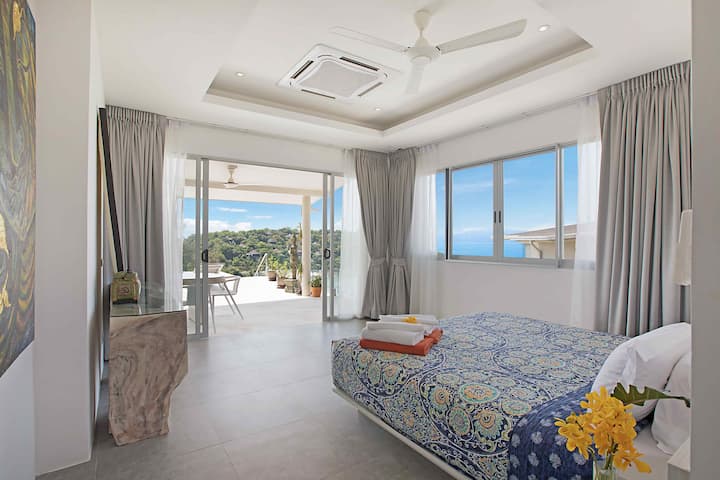 3 Bedroom Villa by the beach for 8 people. Bedroom With King Size Bed, Pool facing, ocean view