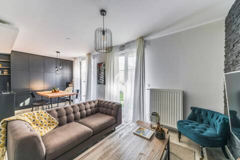 Warm modern apartment with gardens
