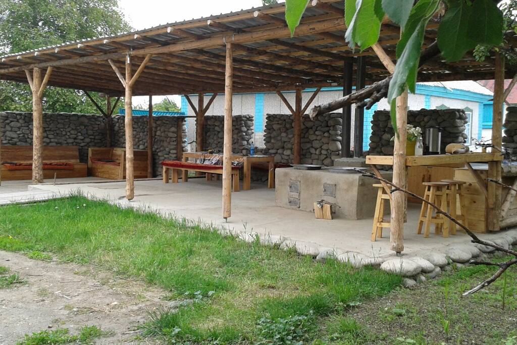 Outdoor kitchen