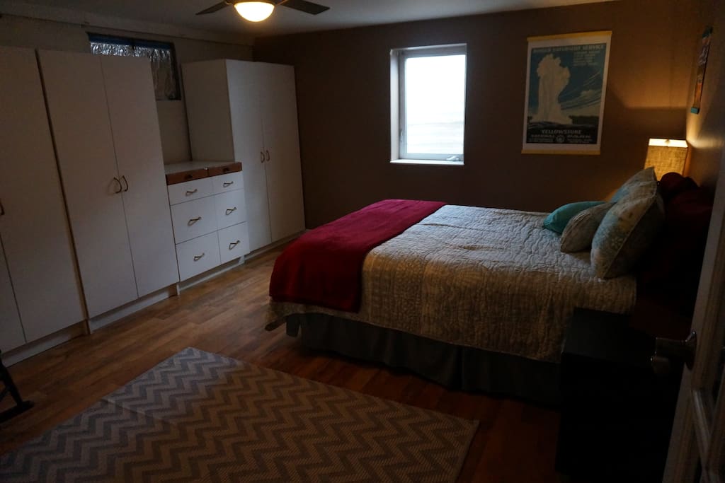 Queen bedroom with plenty of storage.