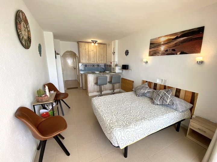 Stylish Fuengirola Studio with Panoramic Sea View Flats for Rent in