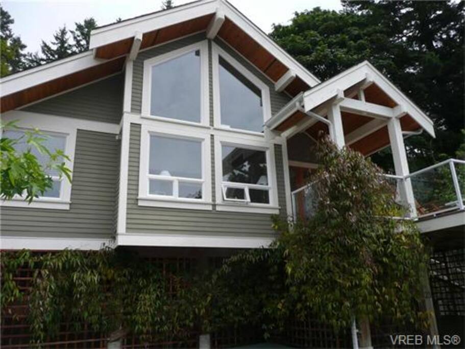 Nice large high windows let in a lot of light.