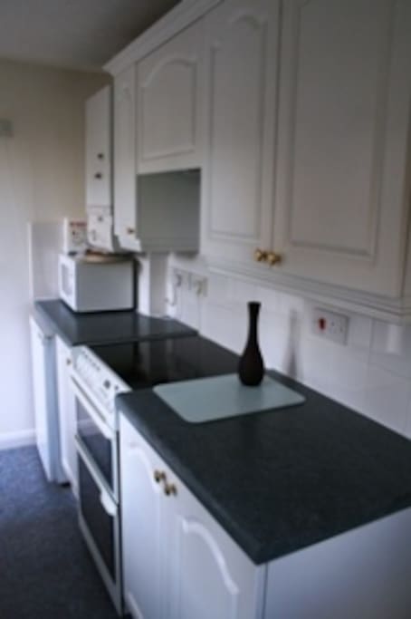 Well equipped kitchen with dishwasher, washing machine, microwave, double oven and many extras