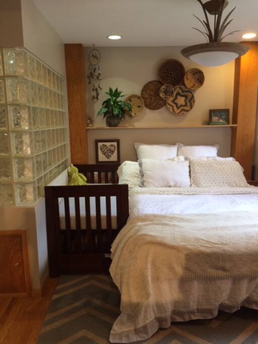 Queen bed, with crib/toddler bed next to it, if needed.