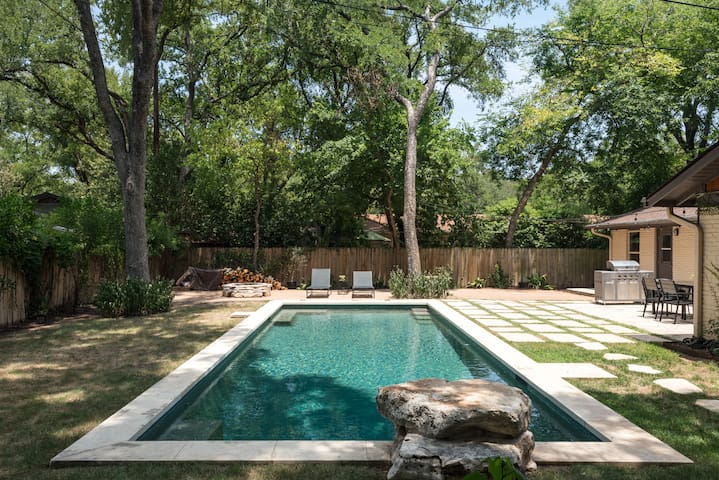 Barton Hills Butterfly Oasis with pool