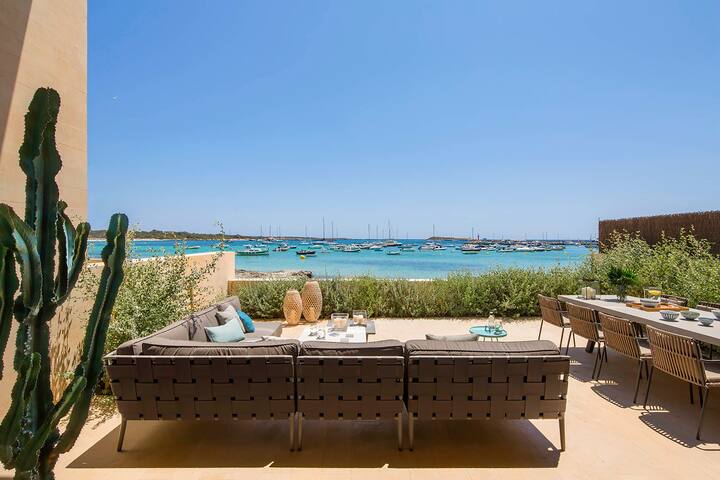 Stylish new home on the beach