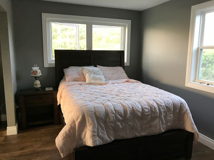 סוויטת חדר שינה בקומה הראשונה