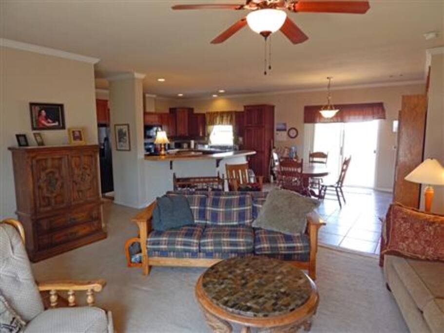 living/dining/kitchen