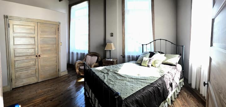 Dhoma e gjumit #3 me krevatin dopio "queen"...