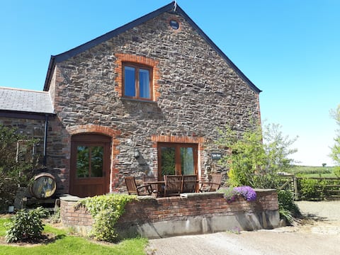 Cyder Barn -Hot tub, farm stay, fishing