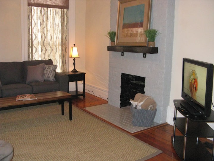 Fan-tastic 2 Bedroom - Furnished Historical House - Richmond, VA