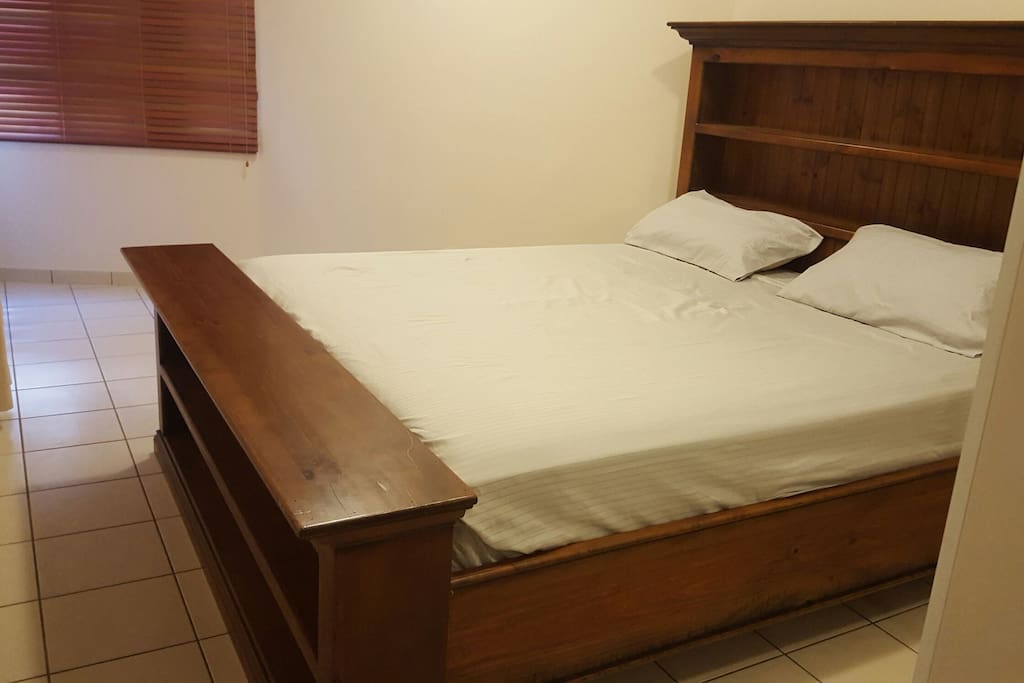main king size bed bedroom