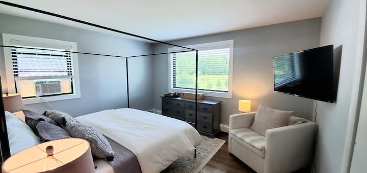 加大双人床，可欣赏山景