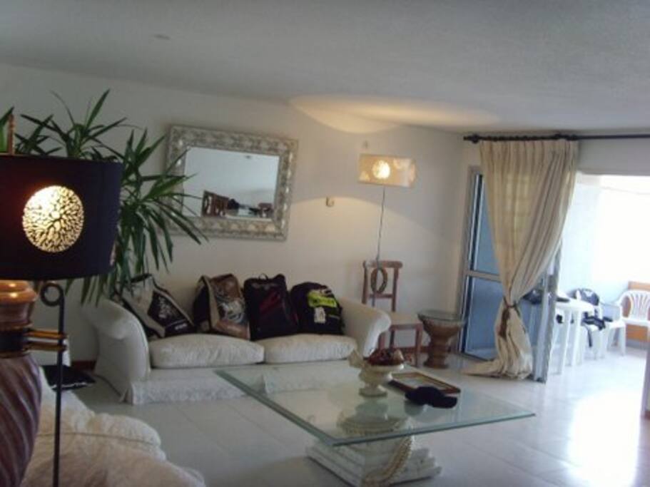 Estar social, con vistarcak mar y con 400 mts cuadrados oara dar sus fiestas privadas. Espectaculas vista desde el mismo.