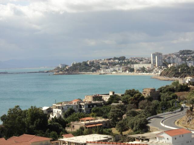 Studio f2 dans une Villa vue sur mer