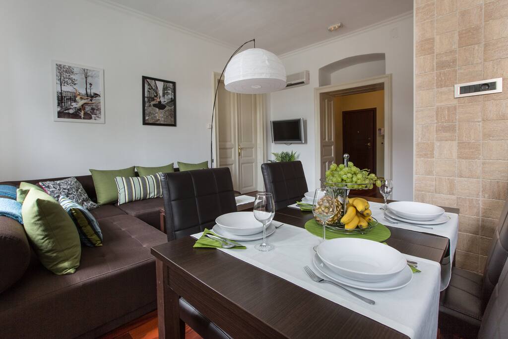 Dinning table/ living room