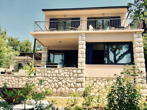 Villa Goldy, TOP LOCATION for 6 people on the beach