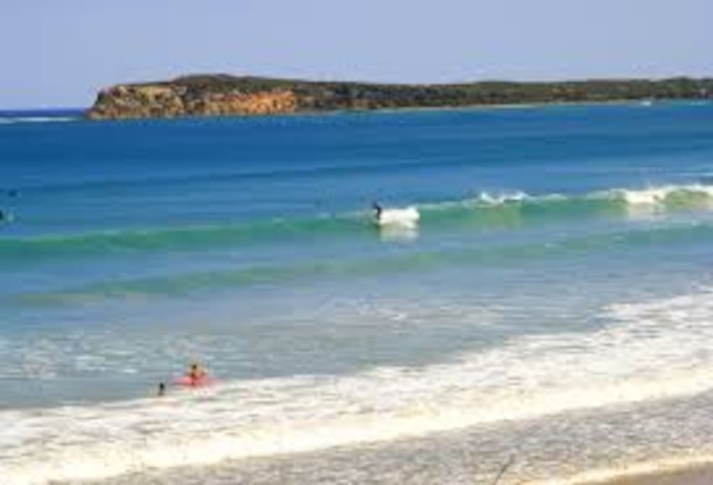 The Bluff & 13th surf Beach 5 min walk