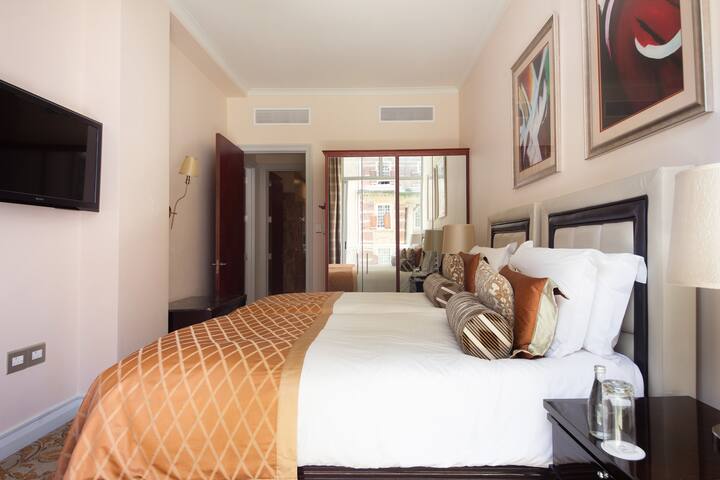 Two Bedroom Suite in Five Star Hotel – City Bowl gallery image 5