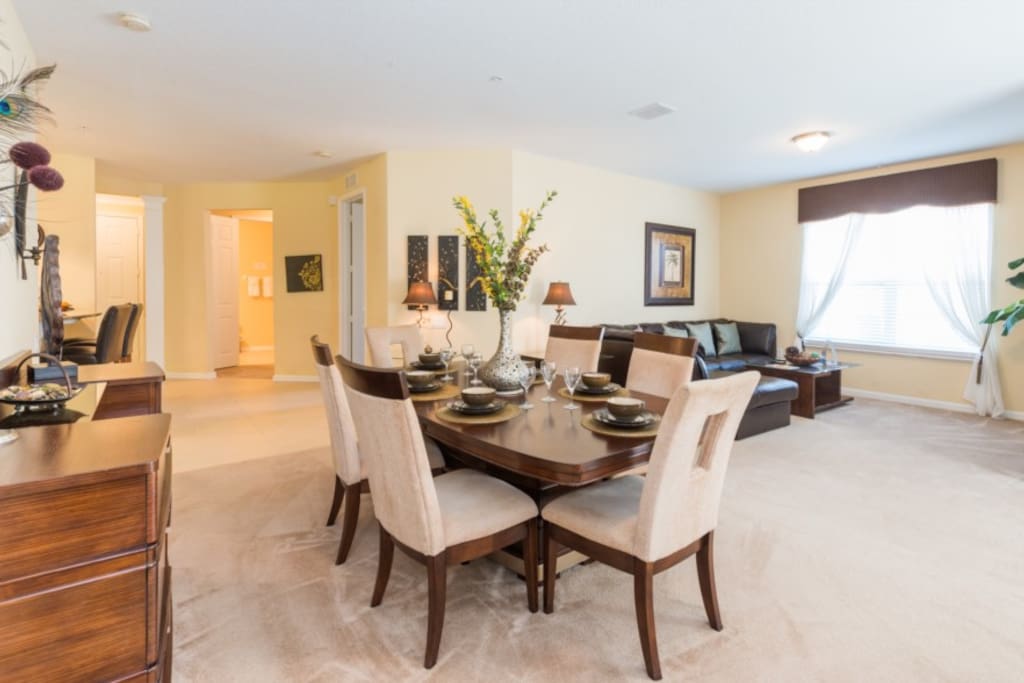 Dining Room,Indoors,Room,Dining Table,Furniture
