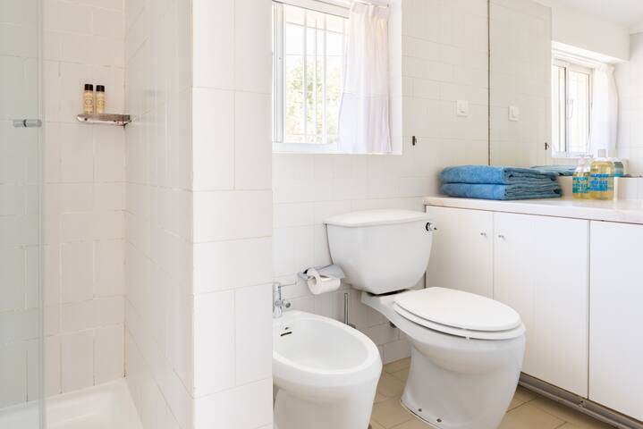 Estoril Luminous Villa Close to the Sea Heated Pool gallery image 2