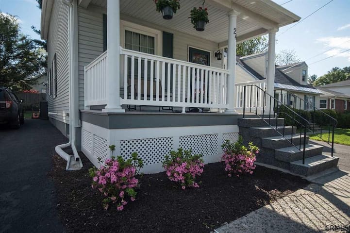 /Miller Colonial 1946 SUNY Eagle Hill 5Bed 2Baths