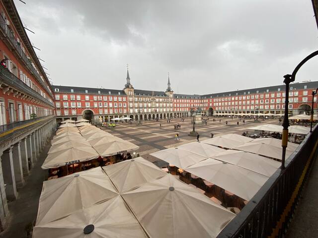 Amazing apartment with balconies to Plaza Mayor gallery image 5