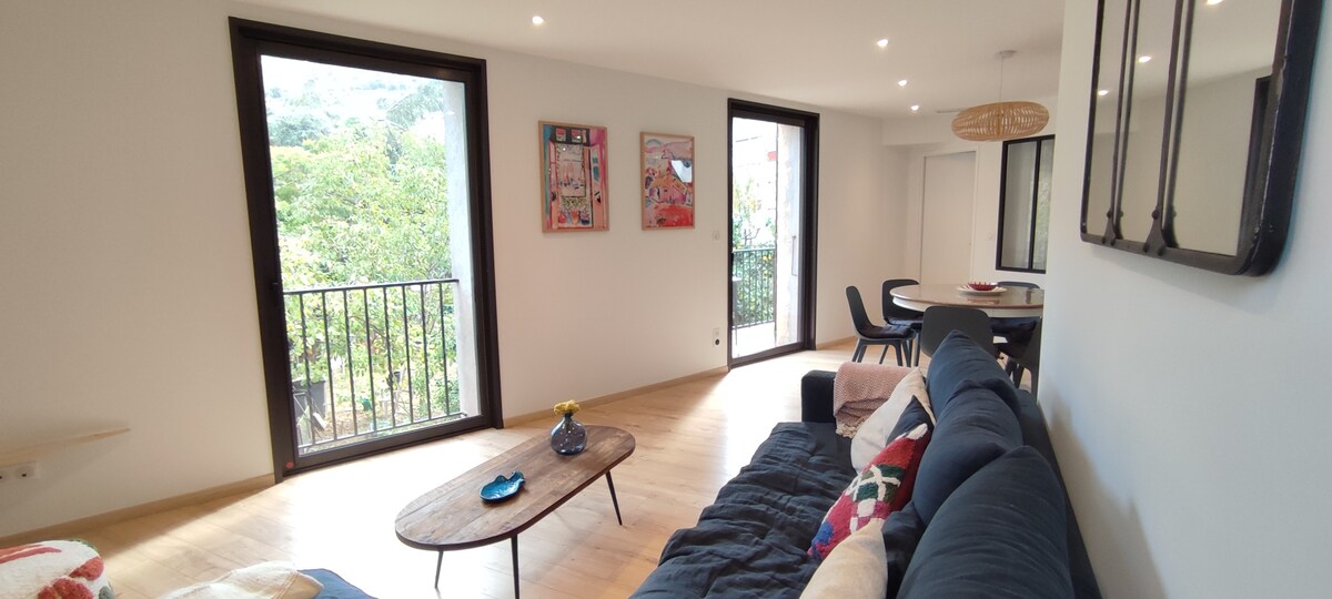 Annonce Airbnb populaire: Large 4-Room Apartment with a View of the Fort, Quiet, Parking & Beaches within Walking Distance à Collioure