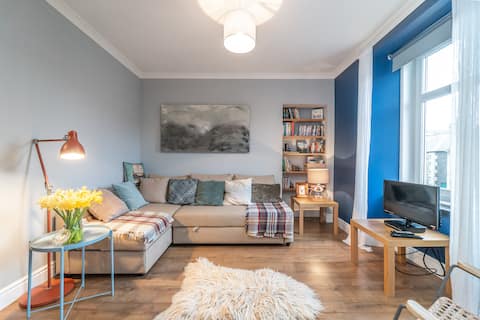 Cosy, friendly, bike store & breakfast goodies